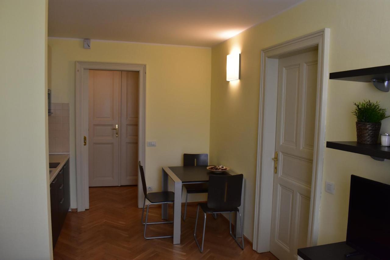 Apartment Vikroria - Halkova 5 Prag Eksteriør billede