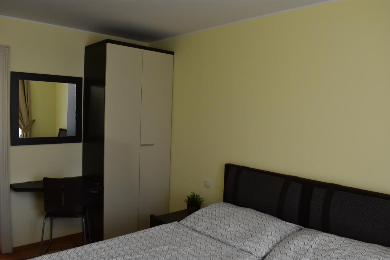 Apartment Vikroria - Halkova 5 Prag Eksteriør billede