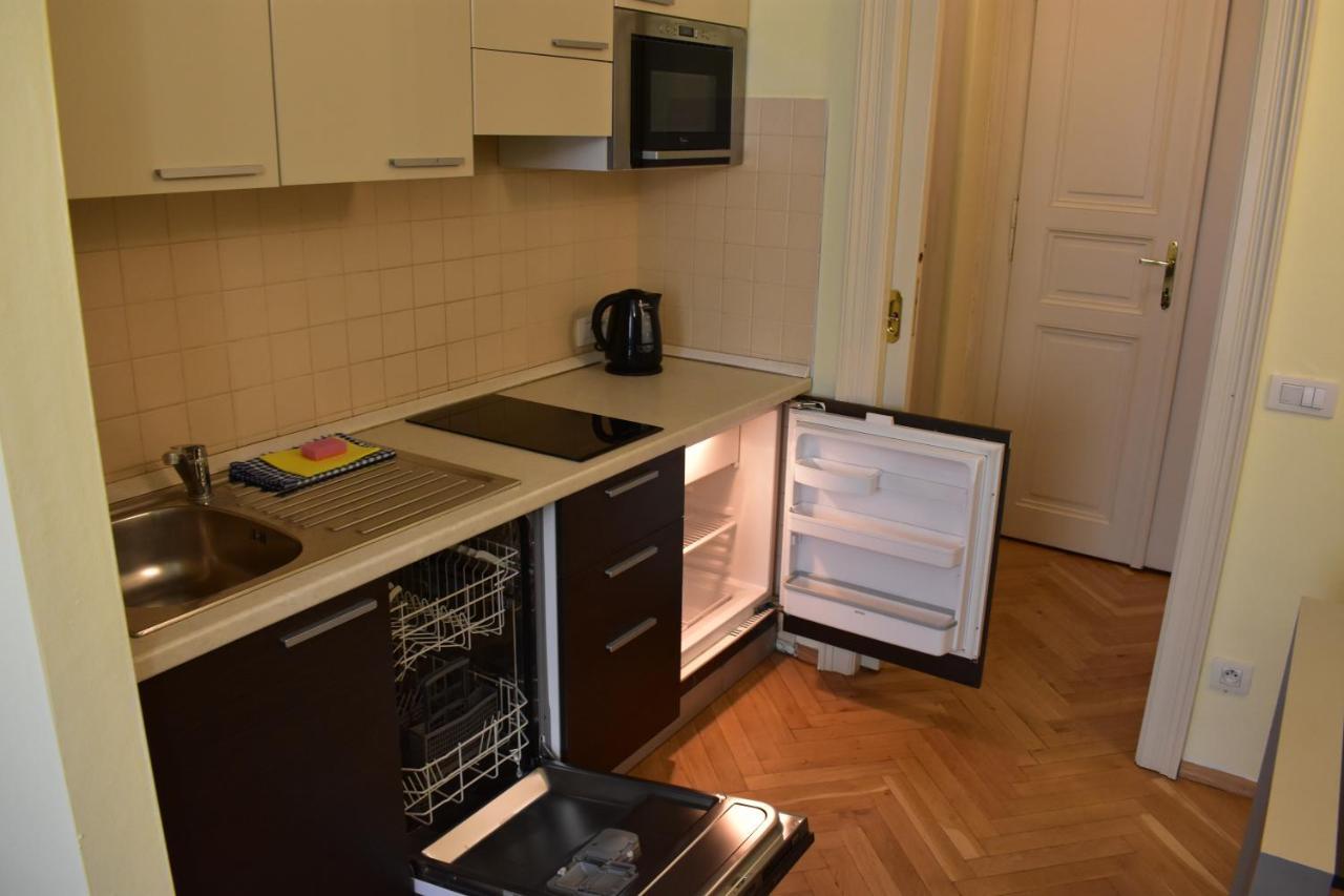 Apartment Vikroria - Halkova 5 Prag Eksteriør billede